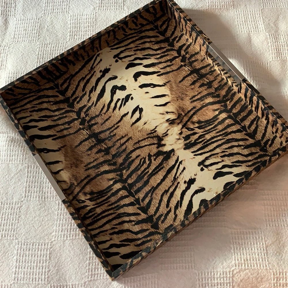 Tiger print serving tray